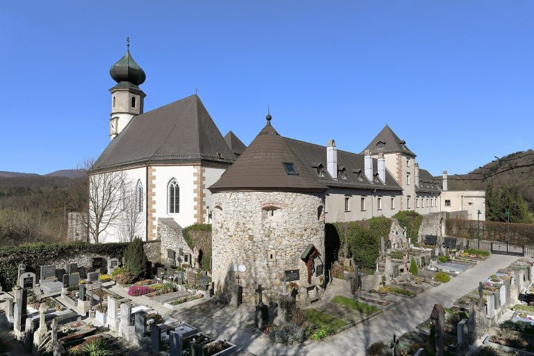 Burg Neuhaus: A Fortified Castle in Austria