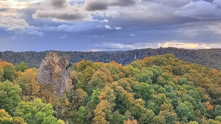 Ruine Wielandstein: Medieval hilltop fortifications near Oberlenningen, Germany