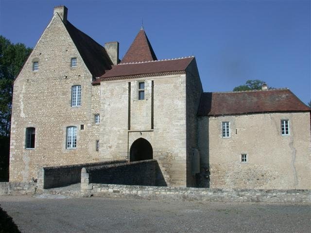 Château de la Mothe: A Fortified Estate in Vicq, France