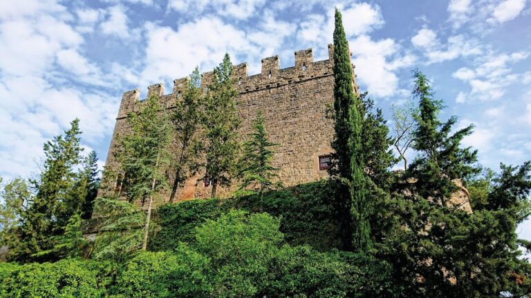 Castell de Balsareny: Medieval hilltop castle overseeing the Llobregat valley