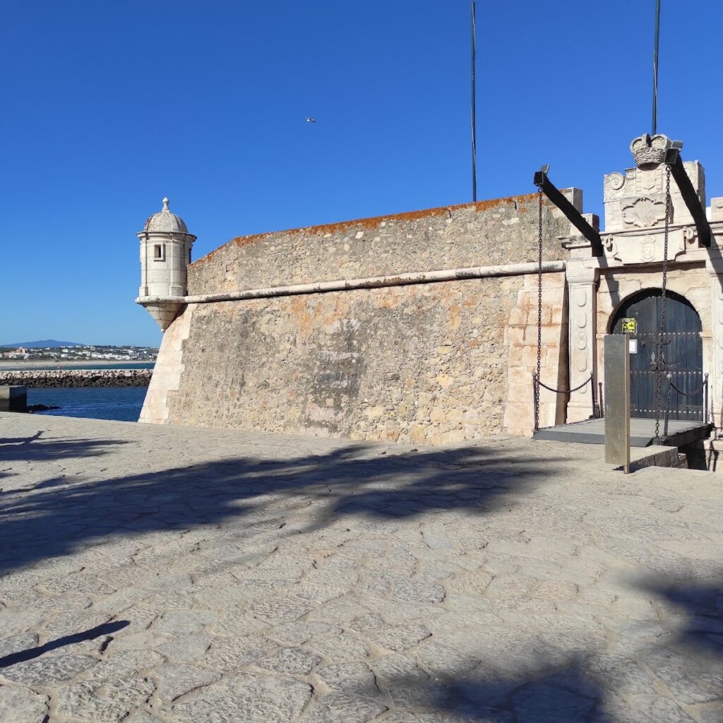 Castelo de Lagos: Historic Fortress and City Walls in Portugal 2 Castelo de Lagos