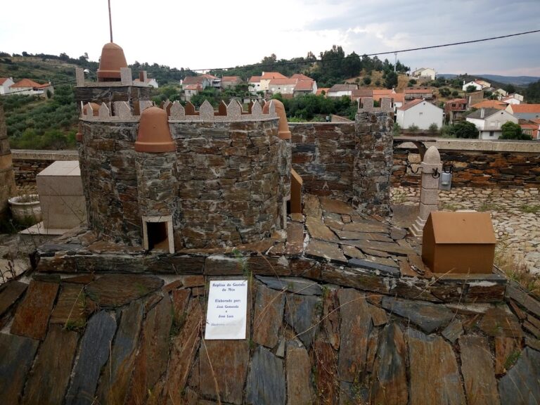 Castle of Mós: A Romanesque Fortification in Portugal