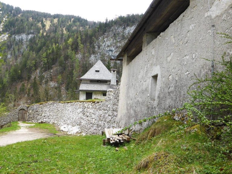 Festung Kniepass: A Historic Defensive Installation in Austria