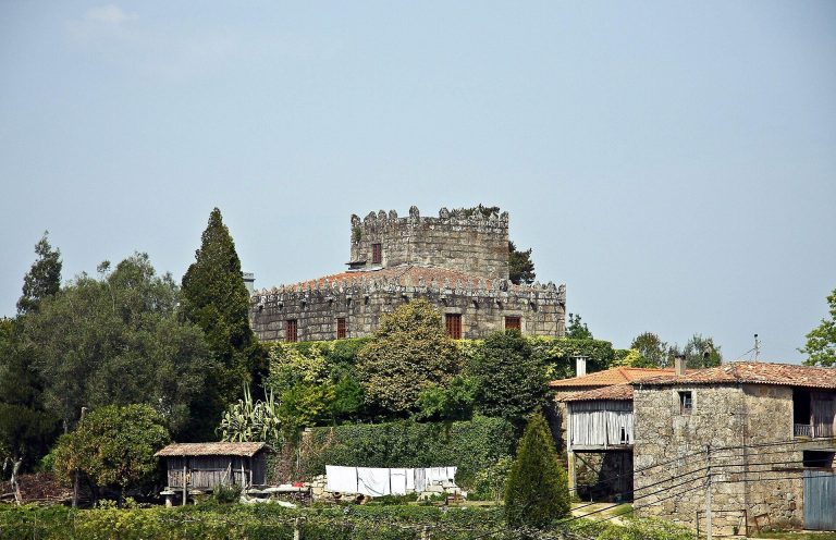 Castelo de Curutelo: A Castle and Renaissance Estate Residence in Portugal