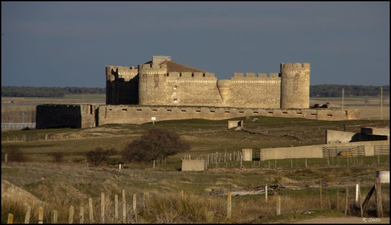 Castillo de Castronuevo, Rivilla de Barajas: A Fifteenth-Century Fortress and Palace
