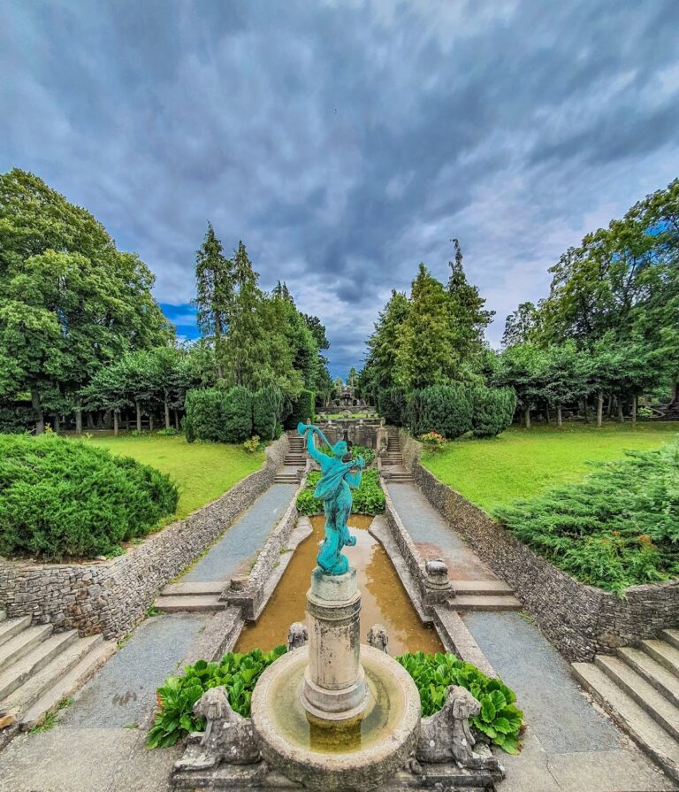 Roseburg: A Historicist Castle and Park in Germany