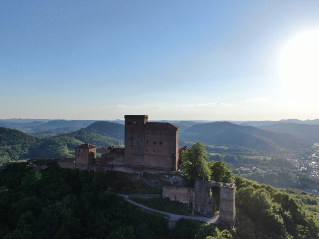 Scharfenberg Castle: A Hohenstaufen Rock Castle in Germany 2 Scharfenberg Castle