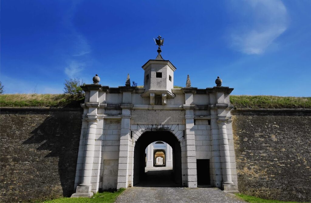 Fortress of Komárno: A Habsburg Frontier Fortress in Slovakia 1 Fortress of Komárno