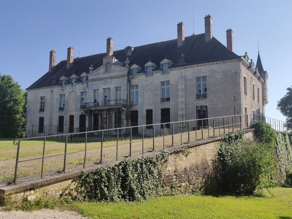 Château de Vendeuvre-sur-Barse: A Medieval Fortified Château in France 2 Château de Vendeuvre-sur-Barse