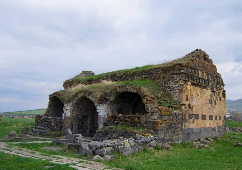Lori Berd Fortress: A Medieval Armenian Royal Center 3 Lori Berd Fortress