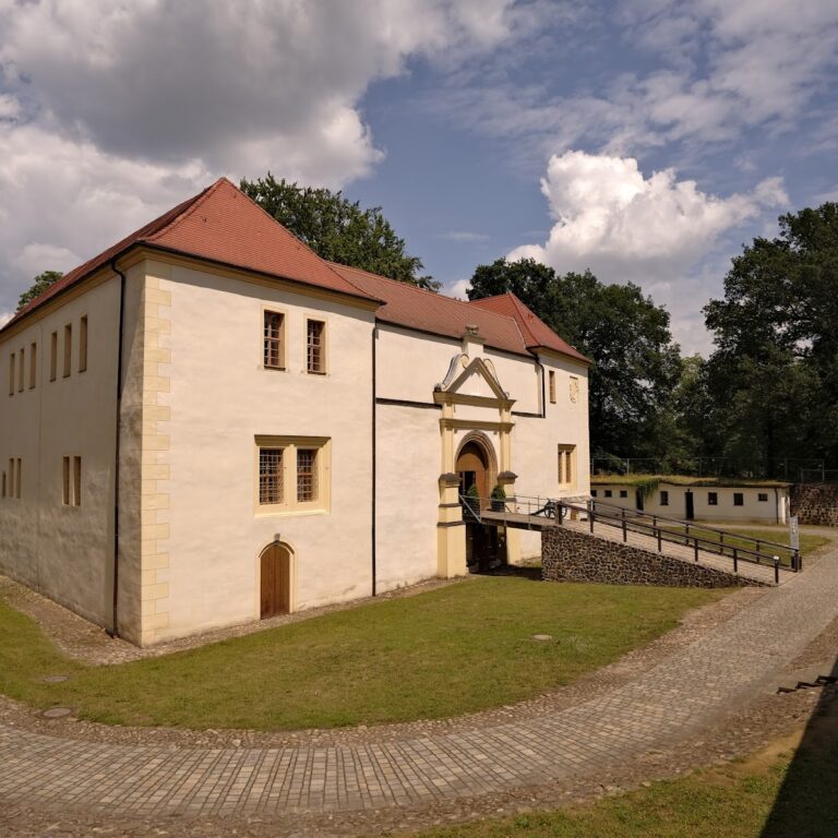 Schloss Senftenberg: A Renaissance Palace Fortress in Germany