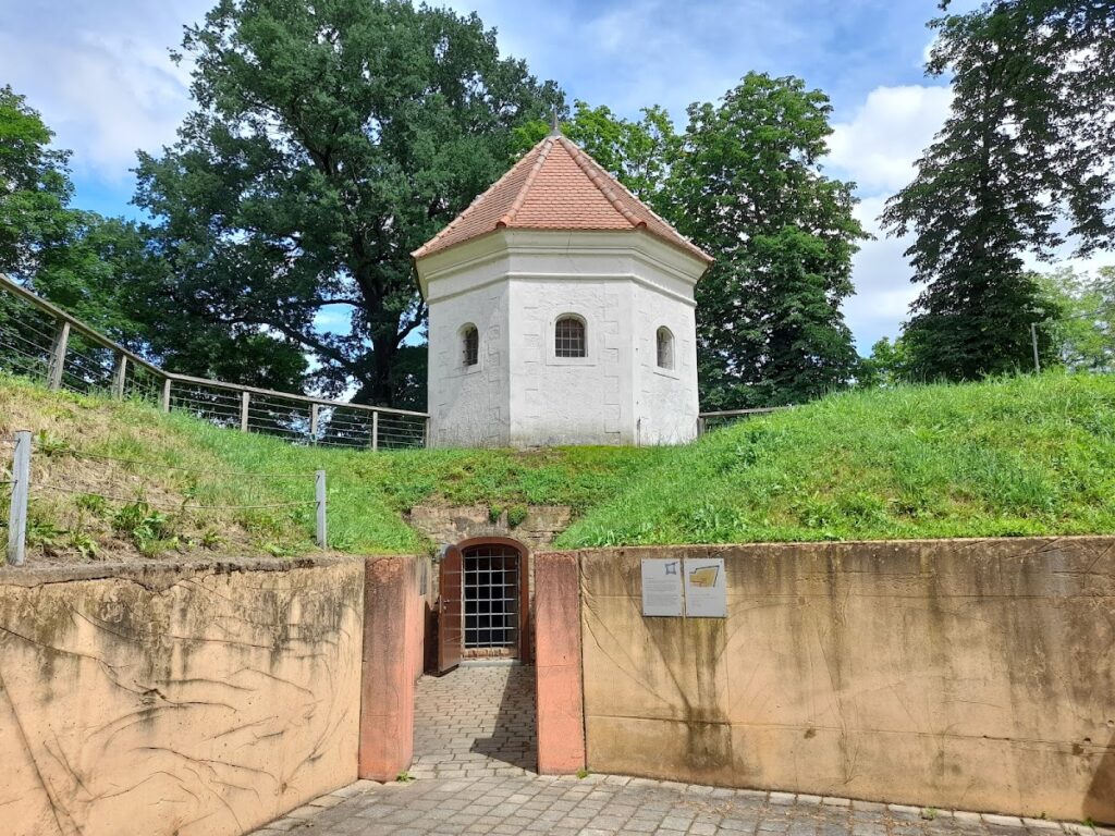 Schloss Senftenberg: A Renaissance Palace Fortress in Germany 2 Schloss Senftenberg