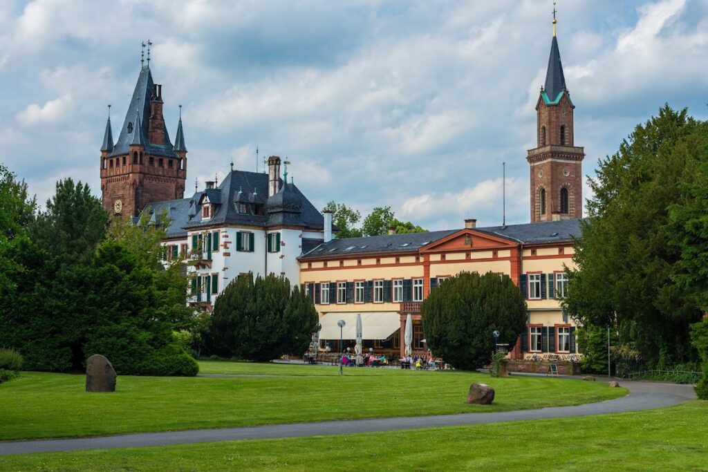 Schloss Weinheim: Former Electoral Palatinate Castle and Municipal Offices 1 Schloss Weinheim