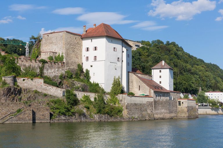 Veste Niederhaus: A Hilltop Castle and Fortress in Passau