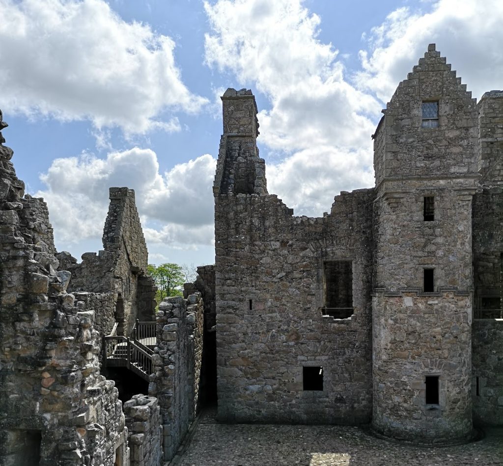 Tolquhon Castle: A Scottish Courtyard Residence 3 Tolquhon Castle