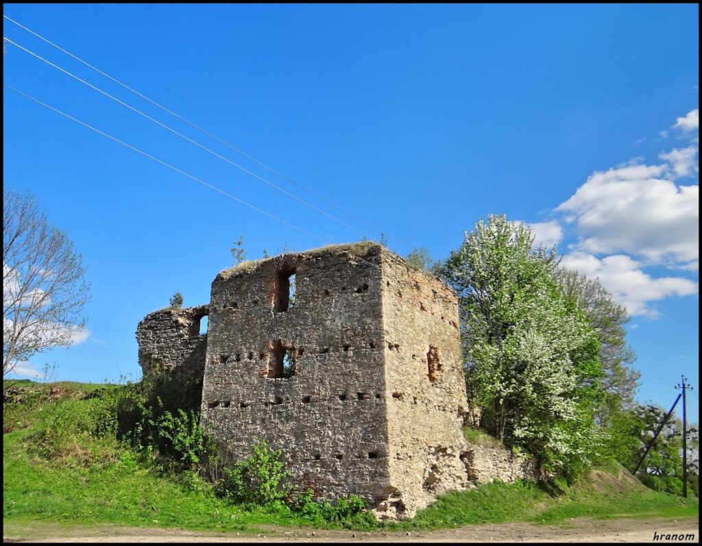 Novomalyn Castle: A Medieval Fortress and Palace Complex in Ukraine 3 Novomalyn Castle