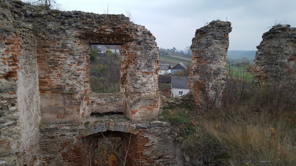 Novomalyn Castle: A Medieval Fortress and Palace Complex in Ukraine 4 Novomalyn Castle