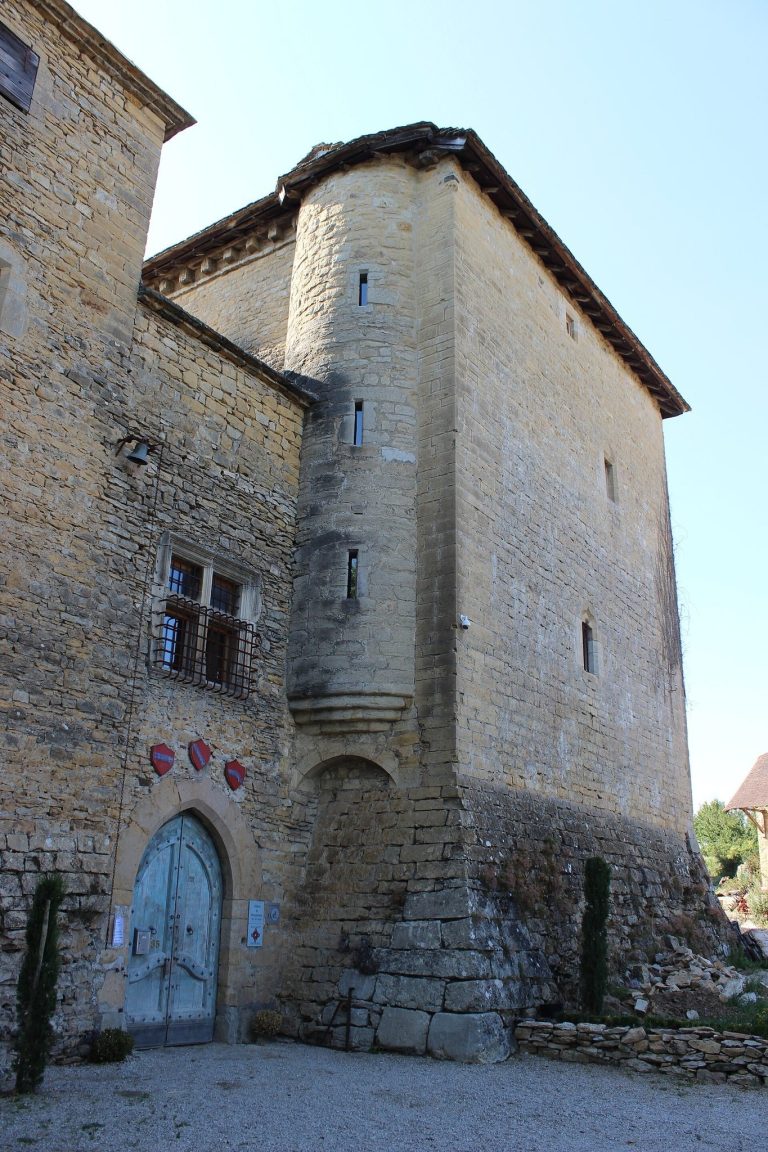 Montplaisant Castle: A Former Fortified House in France