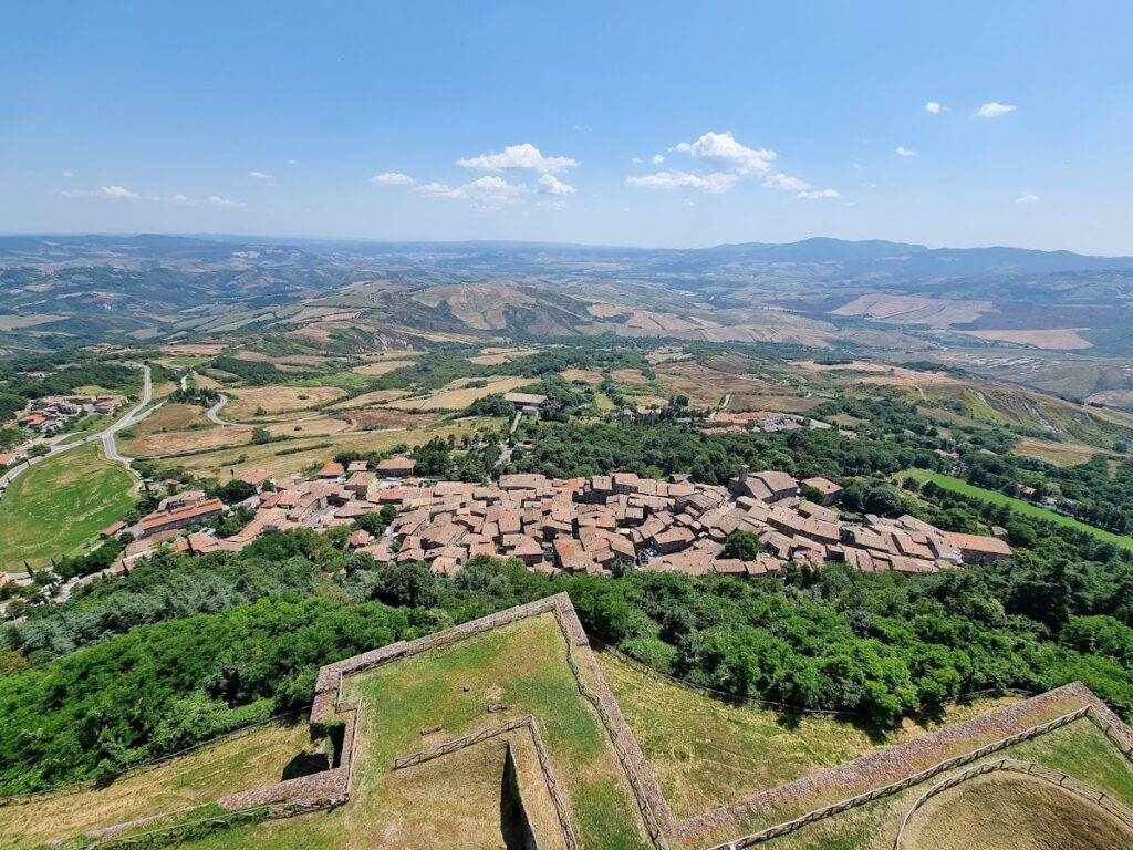 Rocca di Radicofani: A Medieval Fortress and Bastioned Stronghold in Italy 2 Rocca di Radicofani