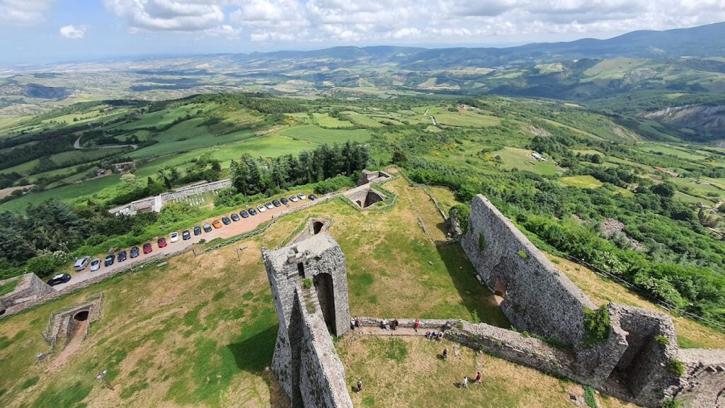 Rocca di Radicofani: A Medieval Fortress and Bastioned Stronghold in Italy 4 Rocca di Radicofani