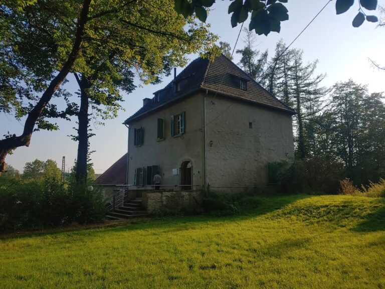 Husen Castle: A Medieval Tower House and Estate in Dortmund