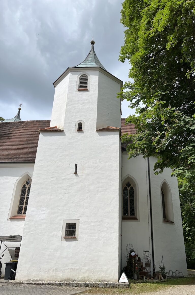 Schloss Leonsberg: A Medieval Castle and Bavarian Palace in Germany