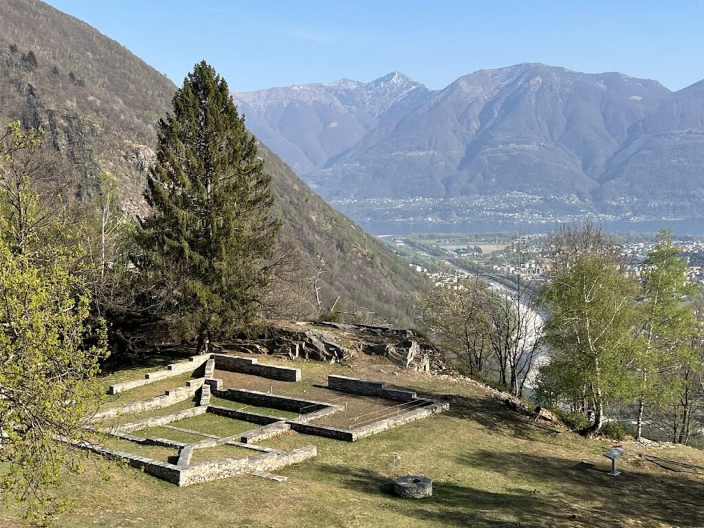 Castelliere: A Late Roman Fortification in Switzerland 1 Castelliere