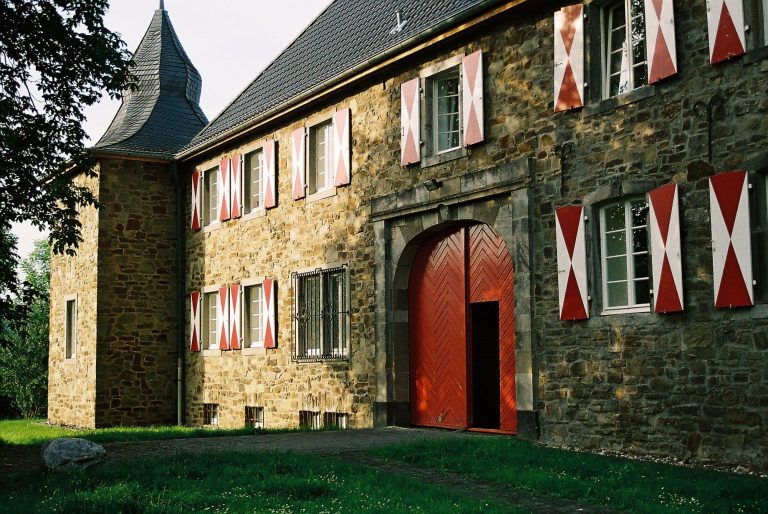Haus Sülz: A Former Fortified Residence in Lohmar, Germany