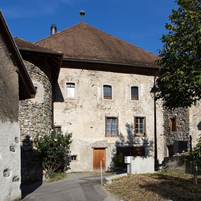 Château de la Roche: A Medieval Fortified House in Switzerland