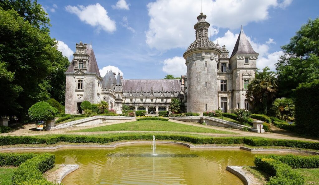 Château d'Usson: A Reconstructed Renaissance Château in France 1 Château d'Usson