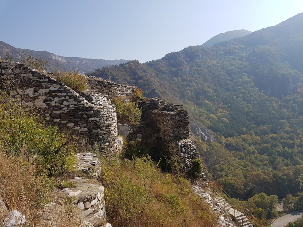 Asen's Fortress: A Medieval Bulgarian Border Stronghold 2 Asen's Fortress