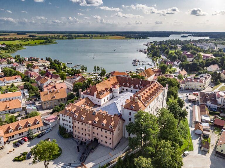 Ryn Castle: Teutonic Order Fortress and Administrative Seat in Poland