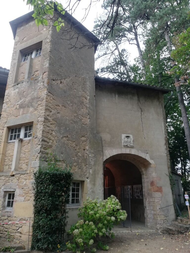Château d'Estours: A Medieval Fortified Manor House in France 2 Château d'Estours