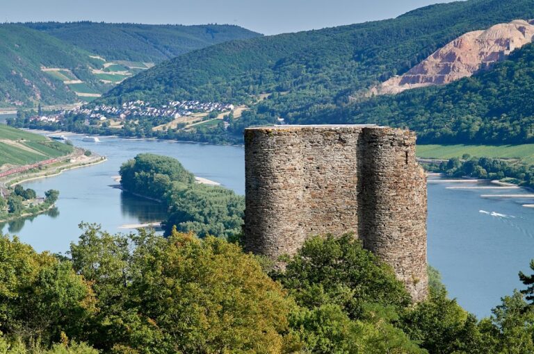 Ruine Nollig: A Medieval Hilltop Castle and Watchtower Ruin