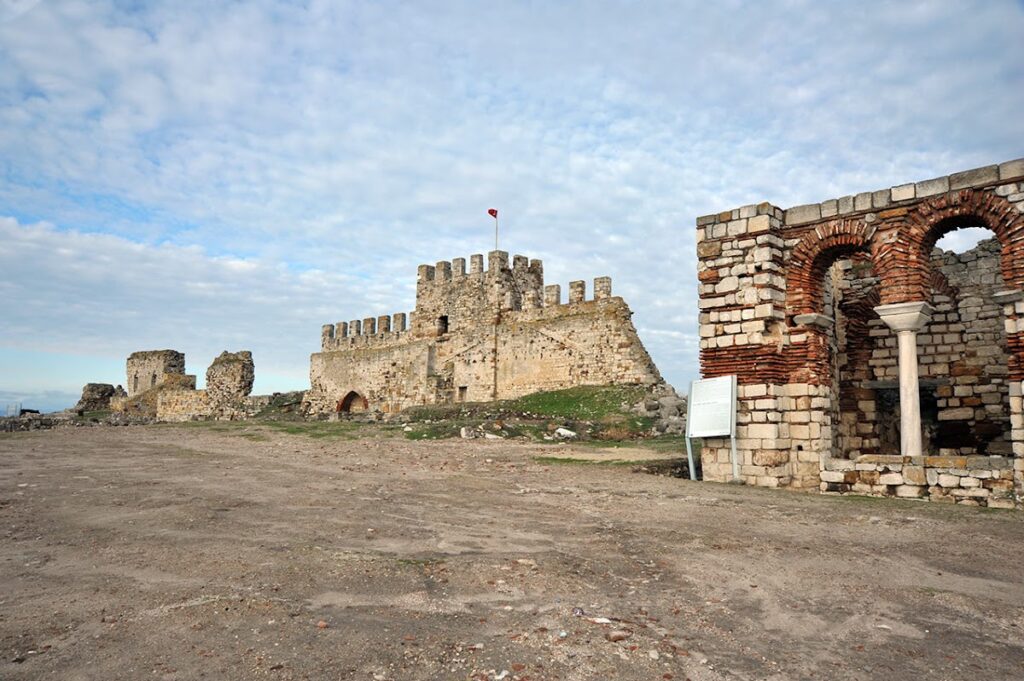 Enez Castle: An Ancient Fortress on Türkiye’s Aegean Coast 4 Enez Castle