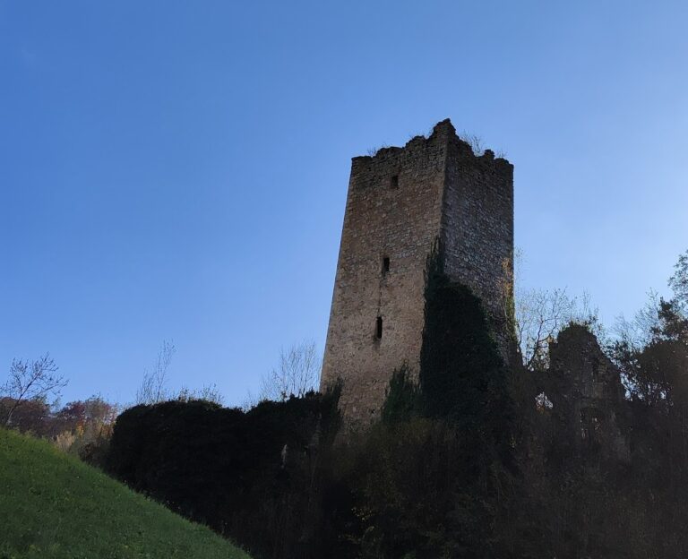 Burgruine Alt-Sturmberg: A Medieval Castle Ruin in Austria