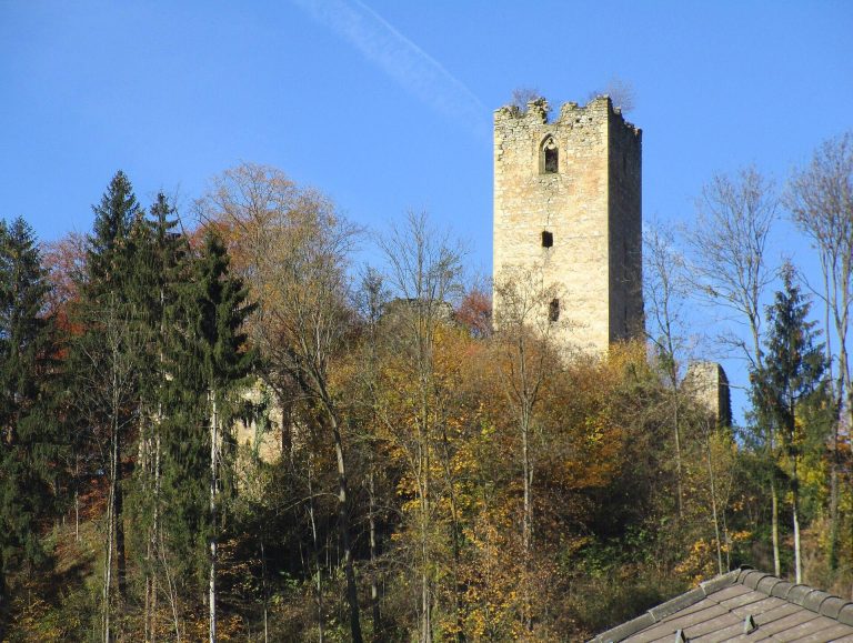 Burgruine Alt-Sturmberg: A Medieval Castle Ruin in Austria