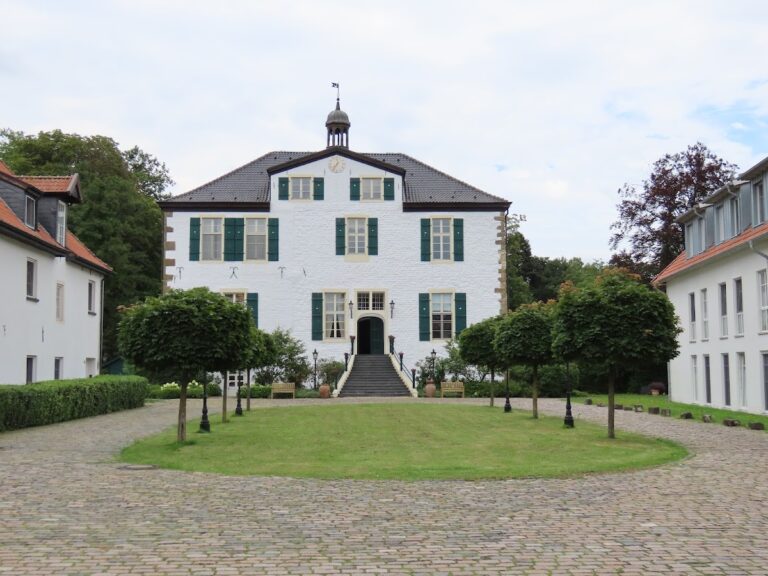 Haus Pröbsting: A Historic Lowland Castle Complex in Germany