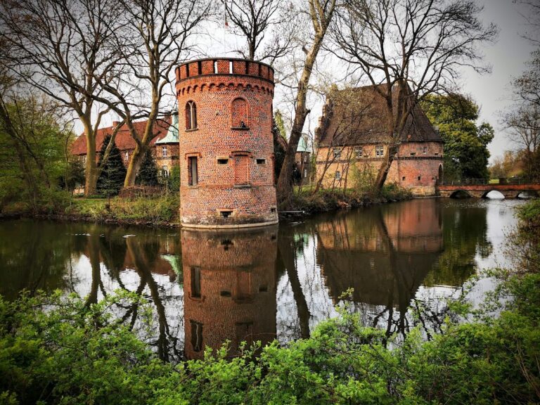 Bladenhorst Castle: A Moated Castle in Germany