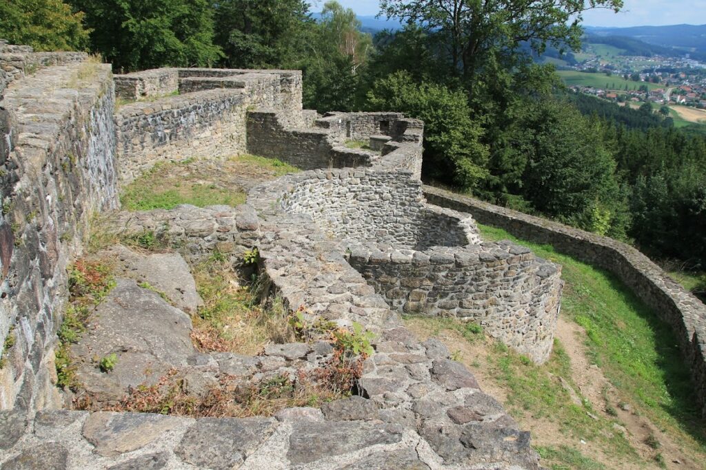 Burg Altnußberg: A Medieval Hill Castle in Bavaria 3 Burg Altnußberg