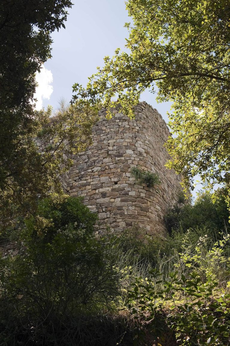 Castello di Monternano: A Medieval Castle on the Florence-Siena Frontier