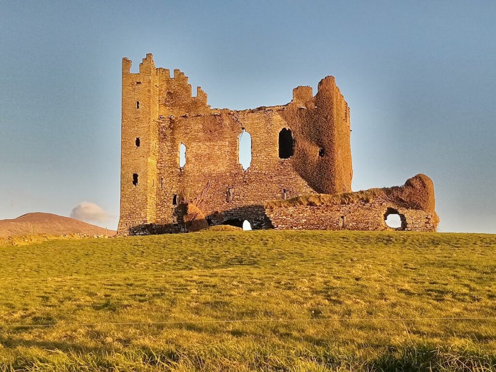 Ballycarbery Castle: A Sixteenth-Century McCarthy Stronghold in Ireland 1 Ballycarbery Castle