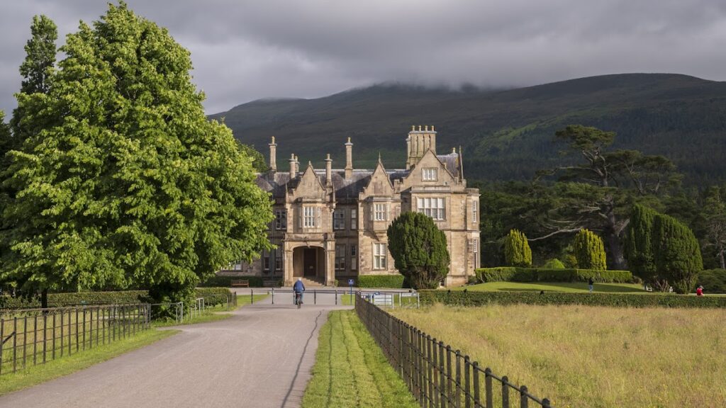 Ballycarbery Castle: A Sixteenth-Century McCarthy Stronghold in Ireland 4 Ballycarbery Castle