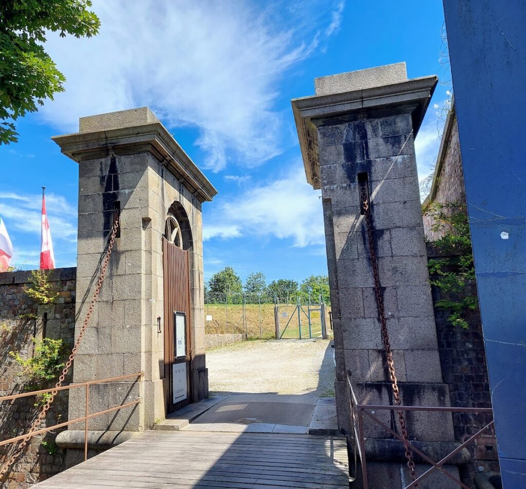 Fort du Roule: A French and German Coastal Fortification in Cherbourg-en-Cotentin 4 Fort du Roule