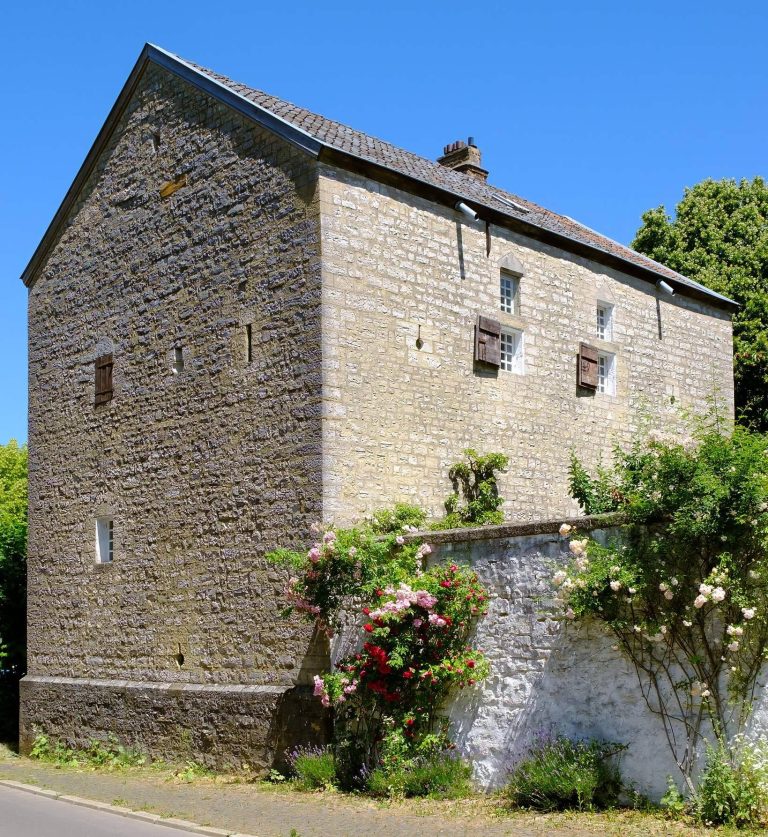 Burg Orsbach: A Medieval Castle and Watchtower near Aachen