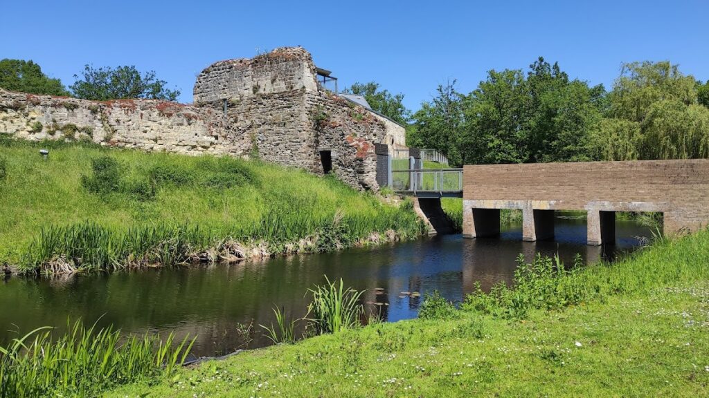 Waterburcht Pietersheim: A Medieval Moated Castle in Belgium 3 Waterburcht Pietersheim