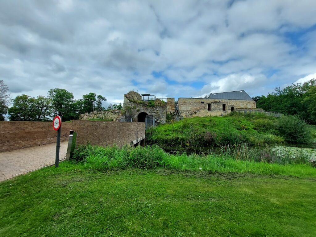 Waterburcht Pietersheim: A Medieval Moated Castle in Belgium 4 Waterburcht Pietersheim