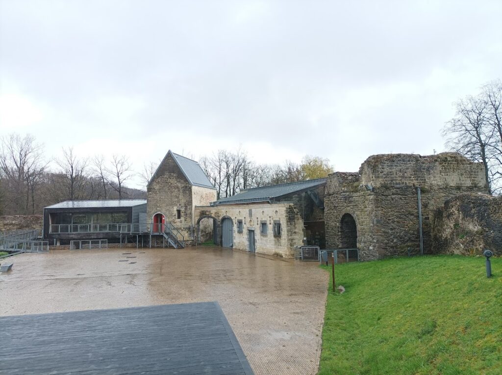 Waterburcht Pietersheim: A Medieval Moated Castle in Belgium 5 Waterburcht Pietersheim