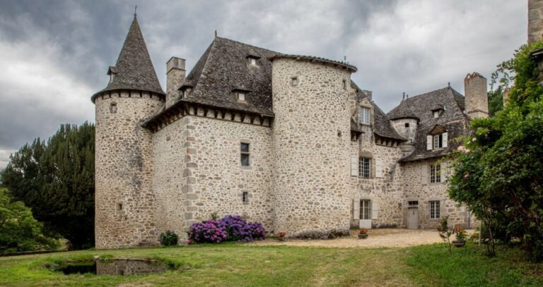 Château d’Entraygues (Cantal): A Seigniorial Residence in Boisset, France