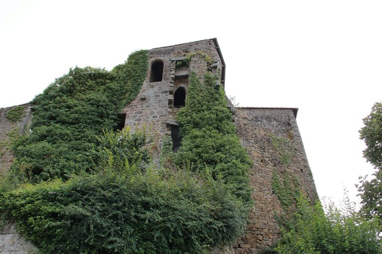 Château de Coëtquen: A Fortified Castle and Residence in Brittany